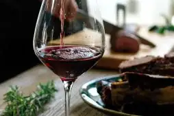 Itália e Seus Vinhos: Uma Viagem Pelos Sentidos